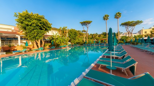 Ischia. Mare, terme e relax